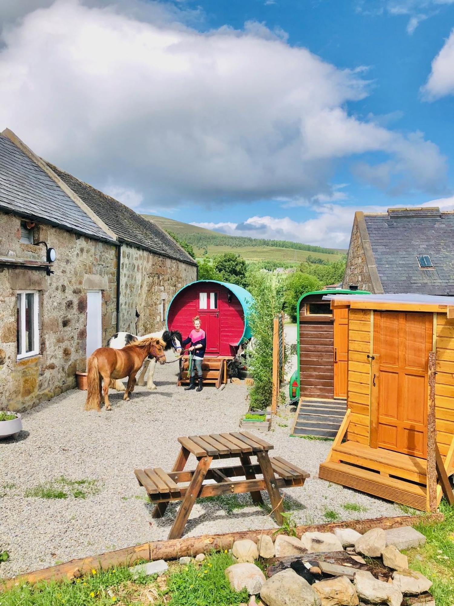 Bowtop Wagon At Lettoch Farm Keith Exterior photo